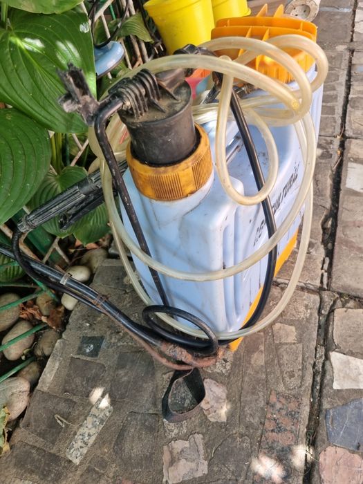 Pompă stropit pomi