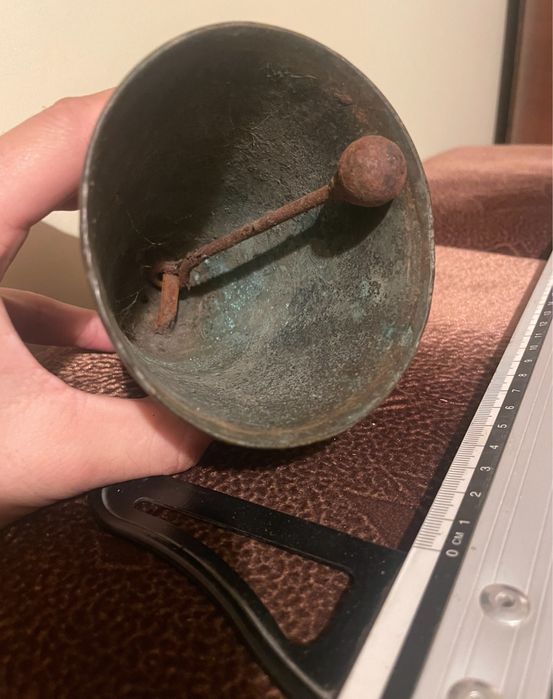 Clopotel vechi din bronz