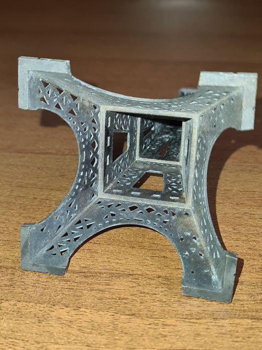 Эйфелевая башня. Сувенир с Парижа.