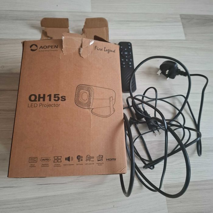 Прожектор + екран AOPEN QH15s, HAMA 21573 180X180