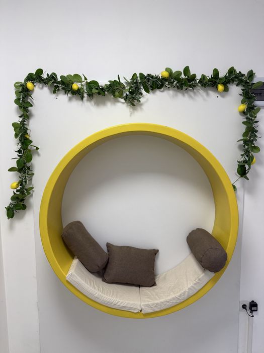 Рекламен гръб за стена