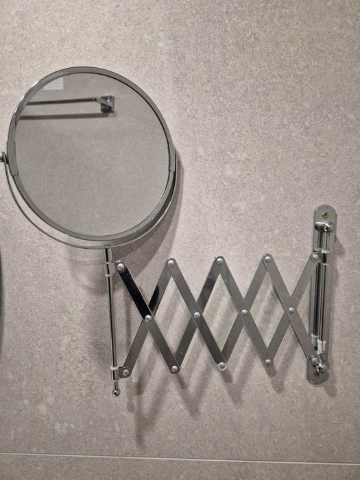 Продавам козметично огледало