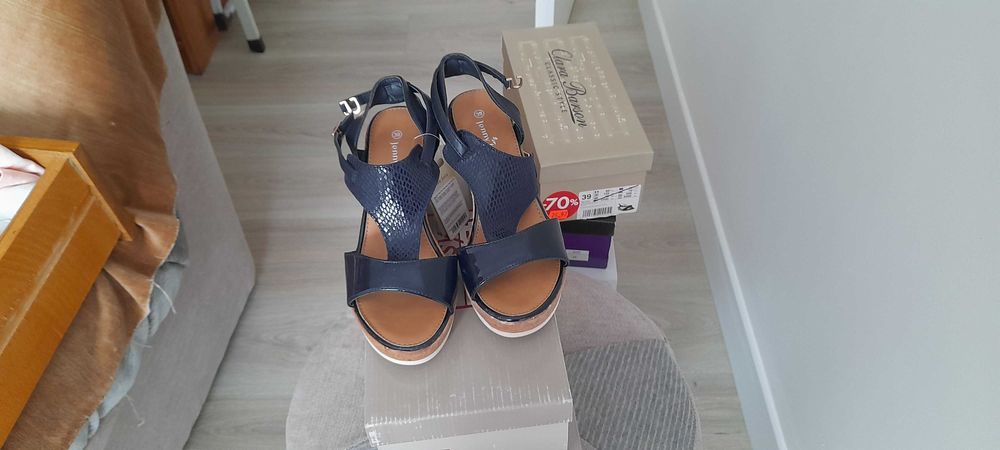 Sandale cu talpa ortopedica