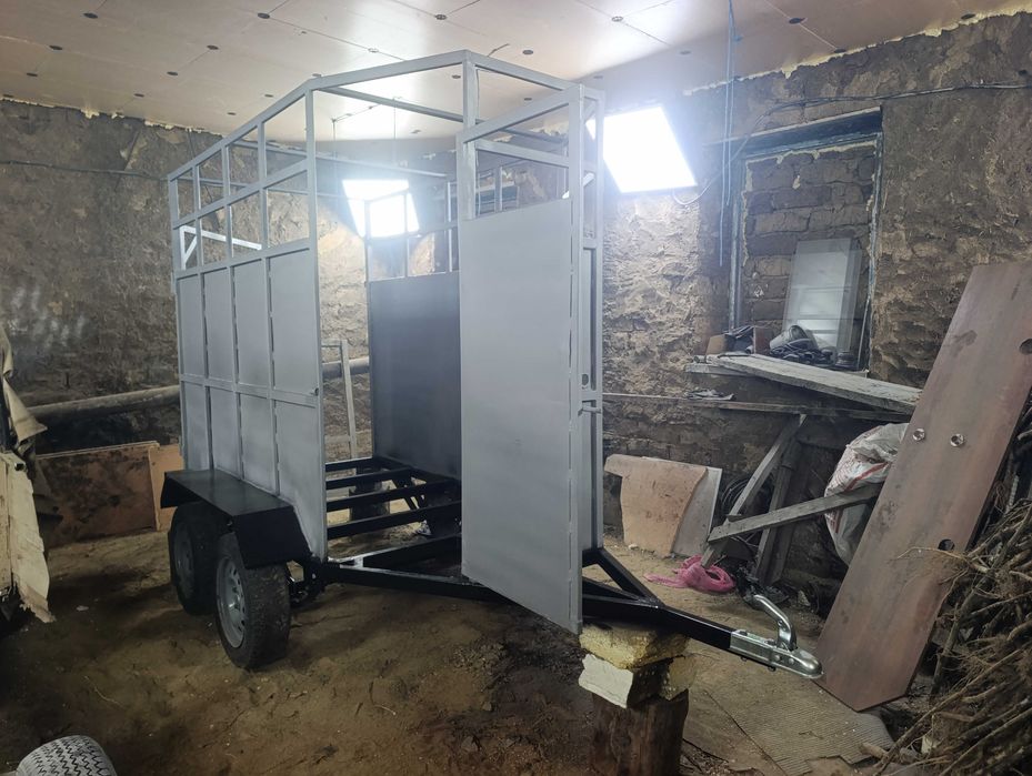 Прицеп коневозка