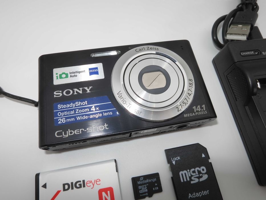 Sony Cyber-shot DSC W320 ултра компактен цифорв фотоапарат черен цвят, супер тънка дигитална камера, отлично състояние, пълен комплект, работи отлично