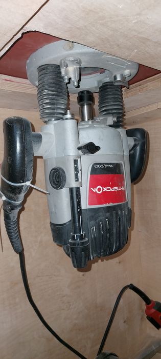 Фрезерный стол с фрезером