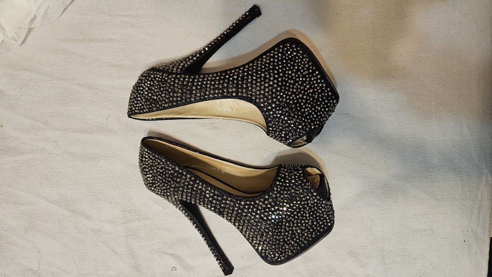 Красиви блестящи обувки, 36 номер