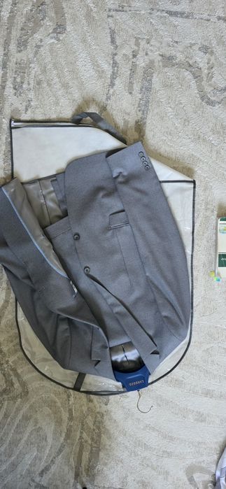 срочно продается новый костюм