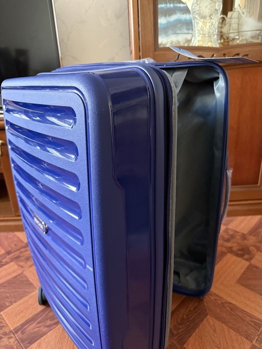 Продам чемодан новый