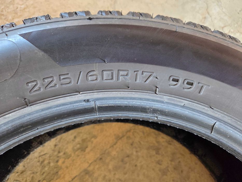 Комплект зимних шин