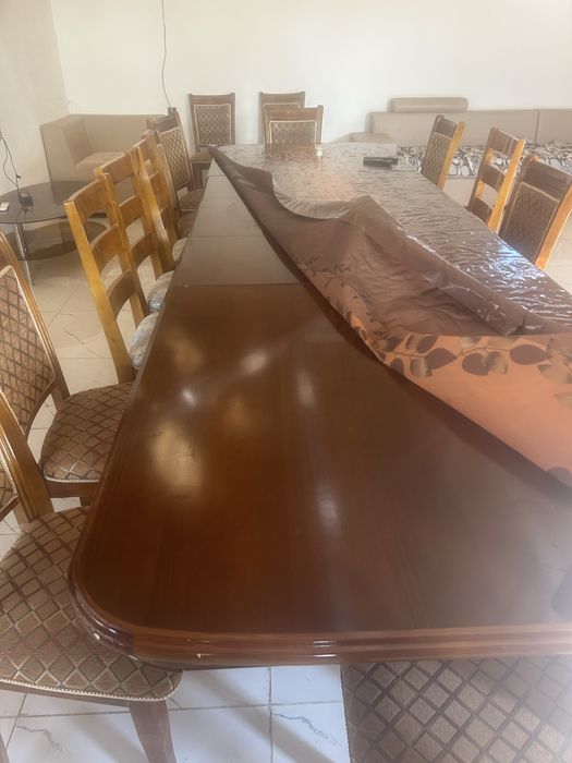 Стол и  стулья в зал