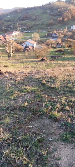 Vand 2 parcele de teren intravilan.