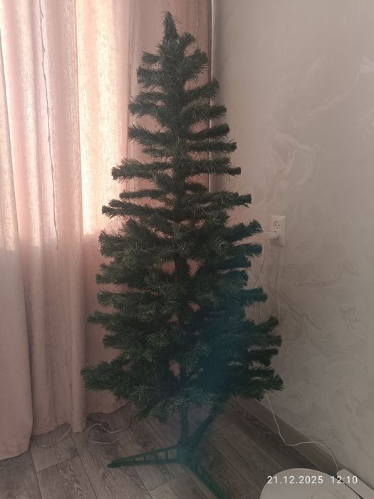Продаю искусственную елку