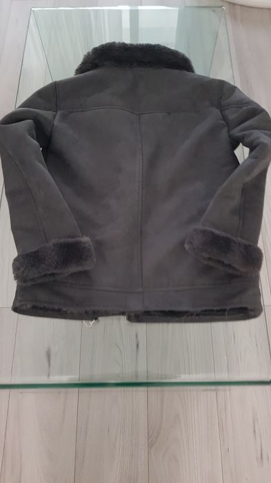 Vand cojoc de dama, marimea xs, de culoare gri.