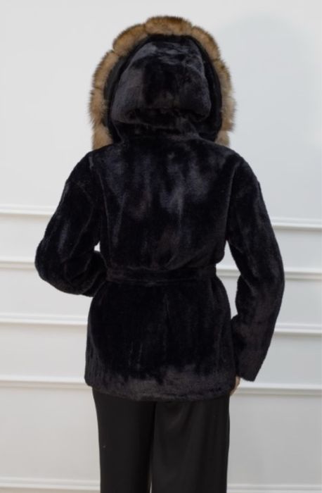 Продам натуральную шубу алькантара очень теплая