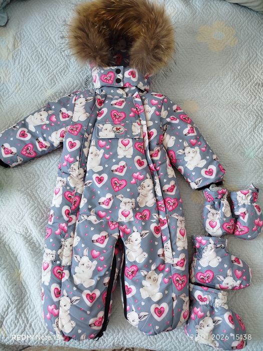 Продам детский зимний комбинезон для девочки