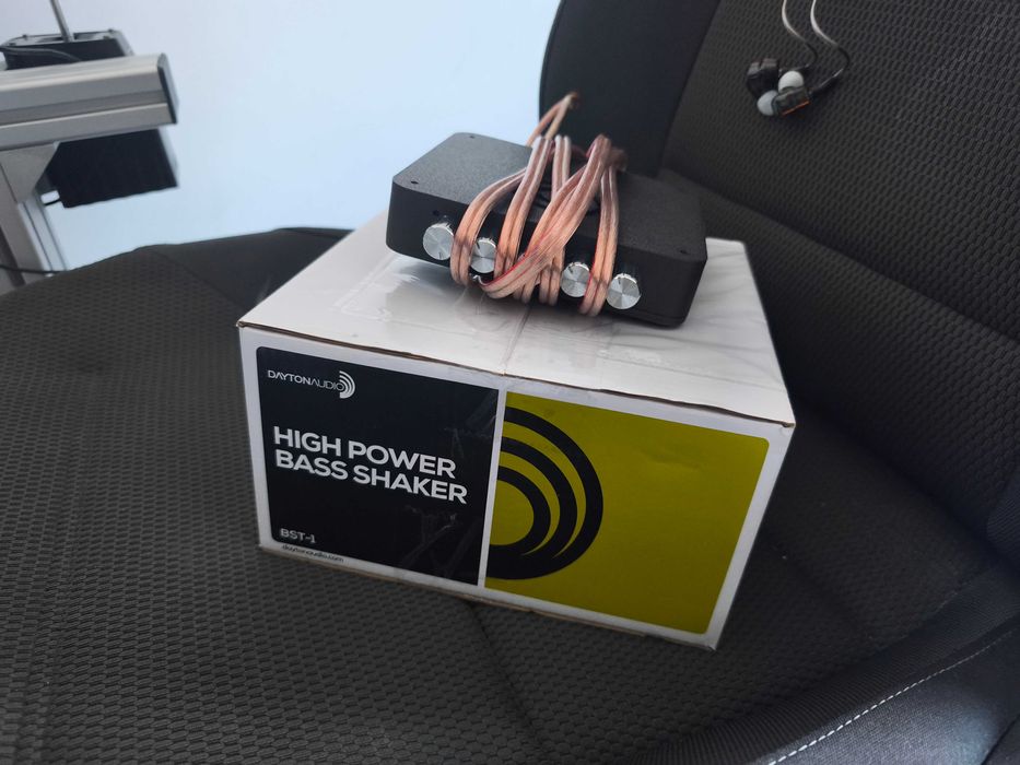 Simulator/cockpit auto - Moza R9, pedale SimForge + accesorii