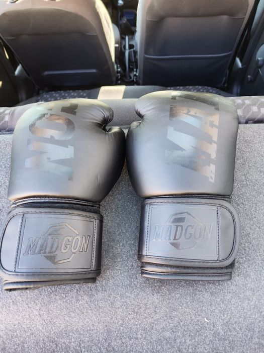 Боксови ръкавици Madgon