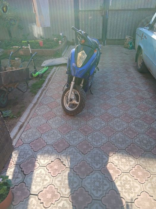 Продам  скутер  80 кубов