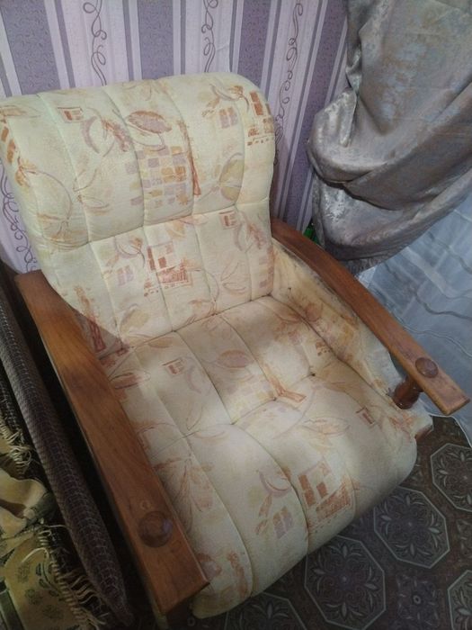 Продается диван и 2 кресла