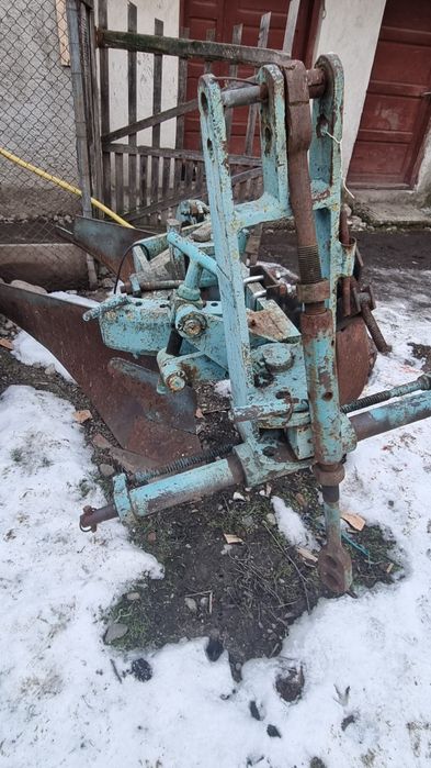 Plug agricol pentru tractor