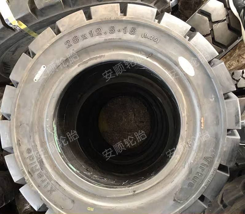 Шины гусматик или цельнолитых для вилочного погрузчика