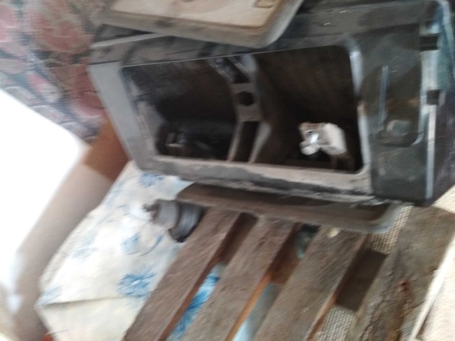 Продам левую дверь  ауди с4 а6