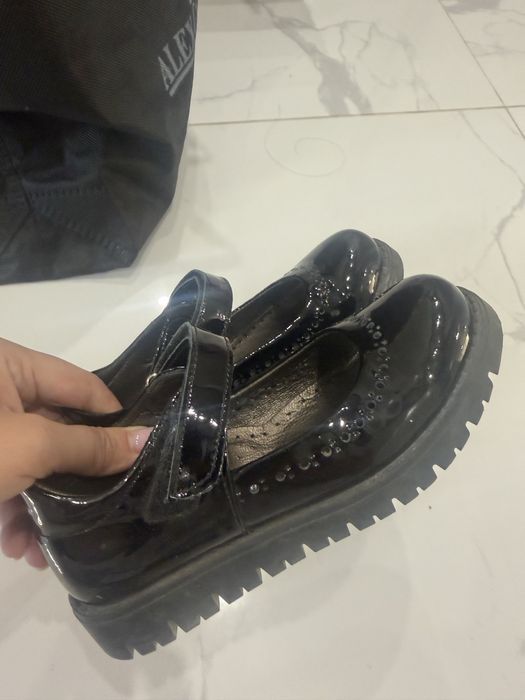 Продам туфли для девочки