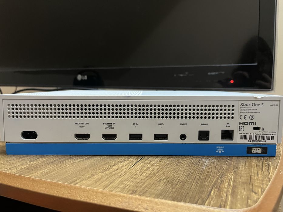 Продается Xbox one s