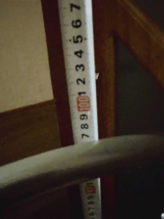 Стол тип закачалка за дрехи