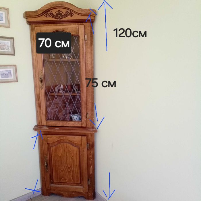 Античен ъглов витринен шкаф във викториански стил