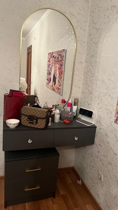 Продается спальный гарнитюр