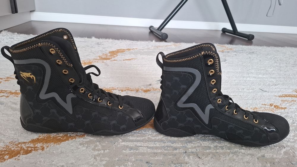 Продаю боксерки venum