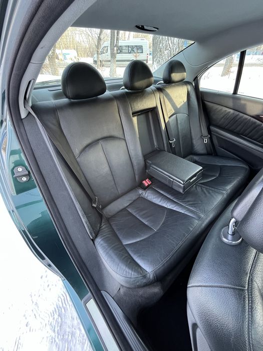 Mercedes-Benz E240 в идеальном состоянии.