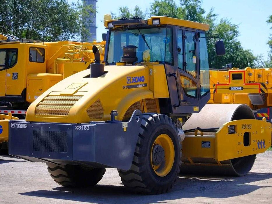 Одновальцовый вибро-каток  XS183J 18 тон