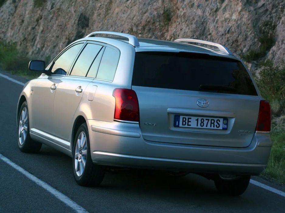 Toyota Avensis в полный разбор.