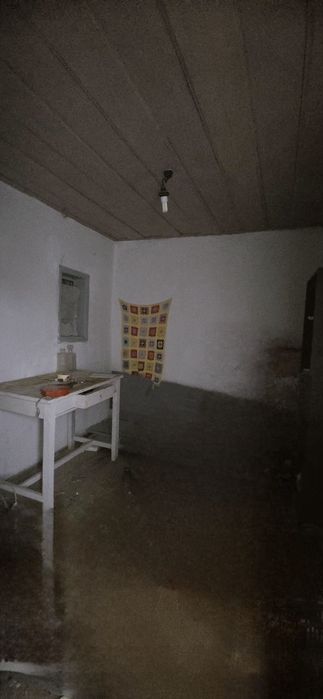 Къща с голям двор в село Поликраище