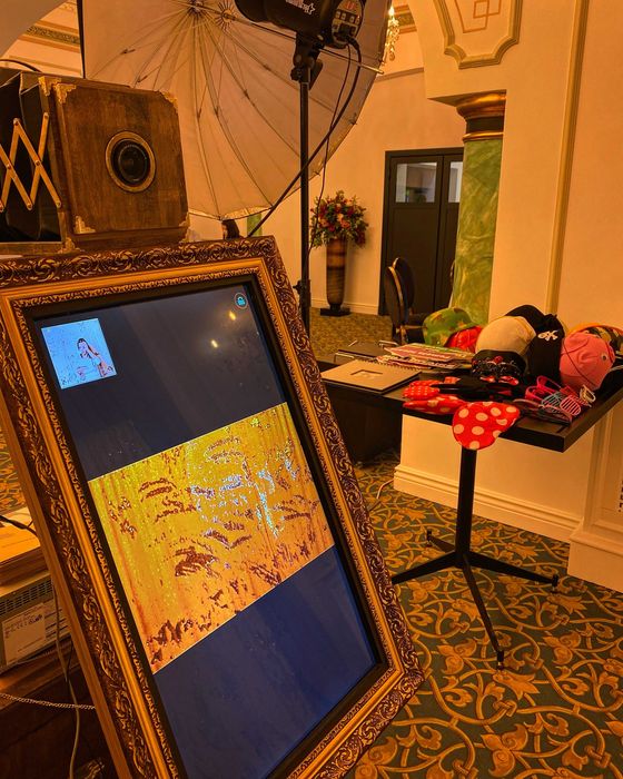 Cabina foto AI, Oglinda Magica, Selfie 360, Fum Greu, Baloane cu fum, Guest Book Audio
