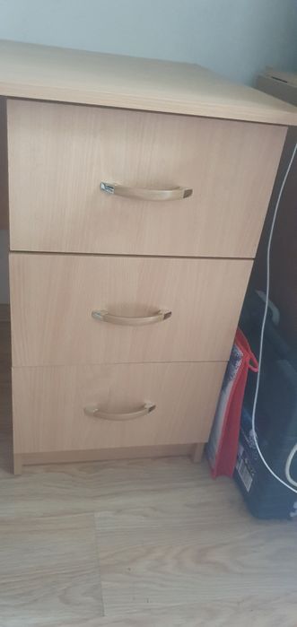 Продам стол (деревянный)