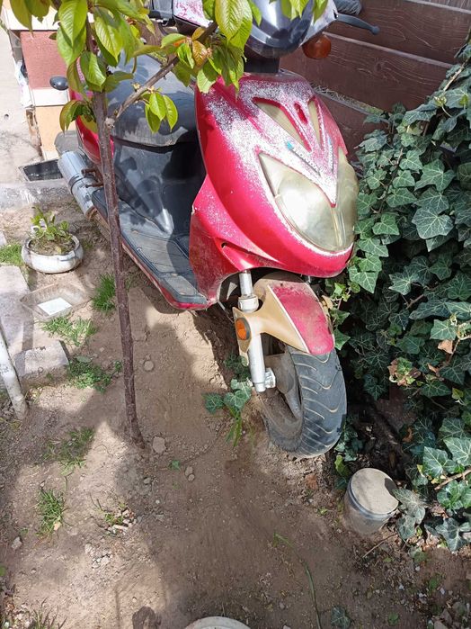 Vând scuter 4t înmatriculat la primărie