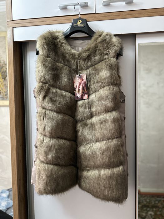 Меховой жилет женский