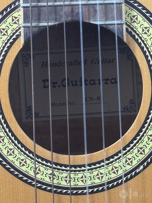 Akustik gitara sotiladi