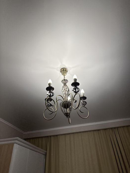 Люстра золотистабронзовая