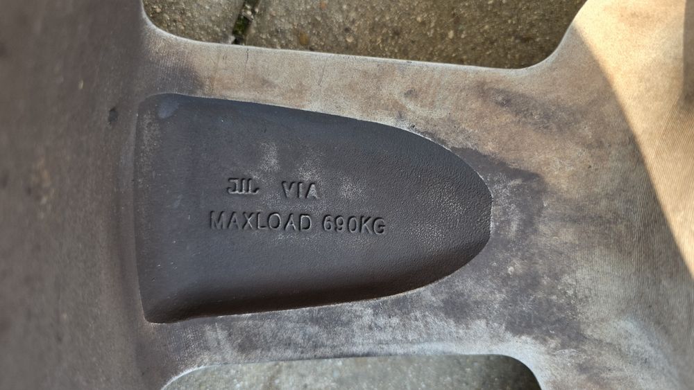 Джанти от Ауди 18 8J 5x112 с гуми Michelin