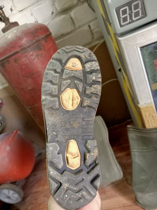 Продам резиновые ботинки
