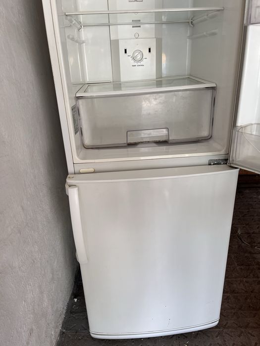 Продам Холодильник LG