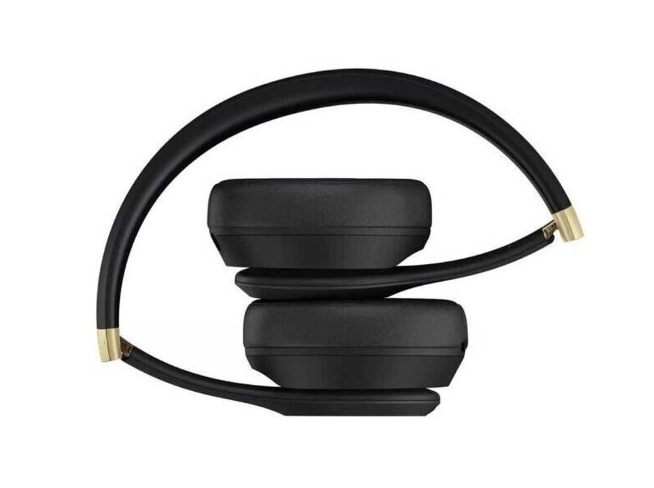 Vand casti Beats Solo 4 nou noute