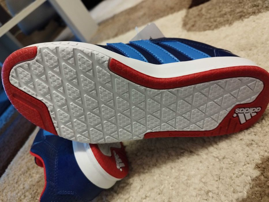 Маратонки Адидас, ном.33, 49 лв.с ластик и лепенка