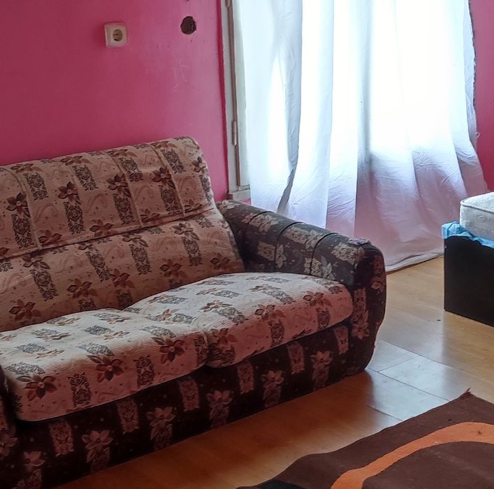 Спалня и канапе .