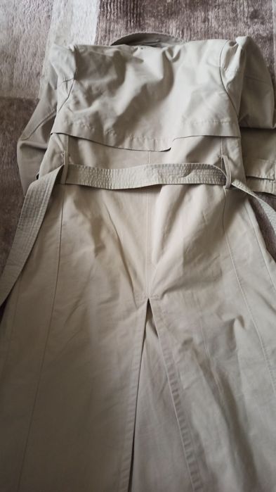 Trench damă bej in stare bună